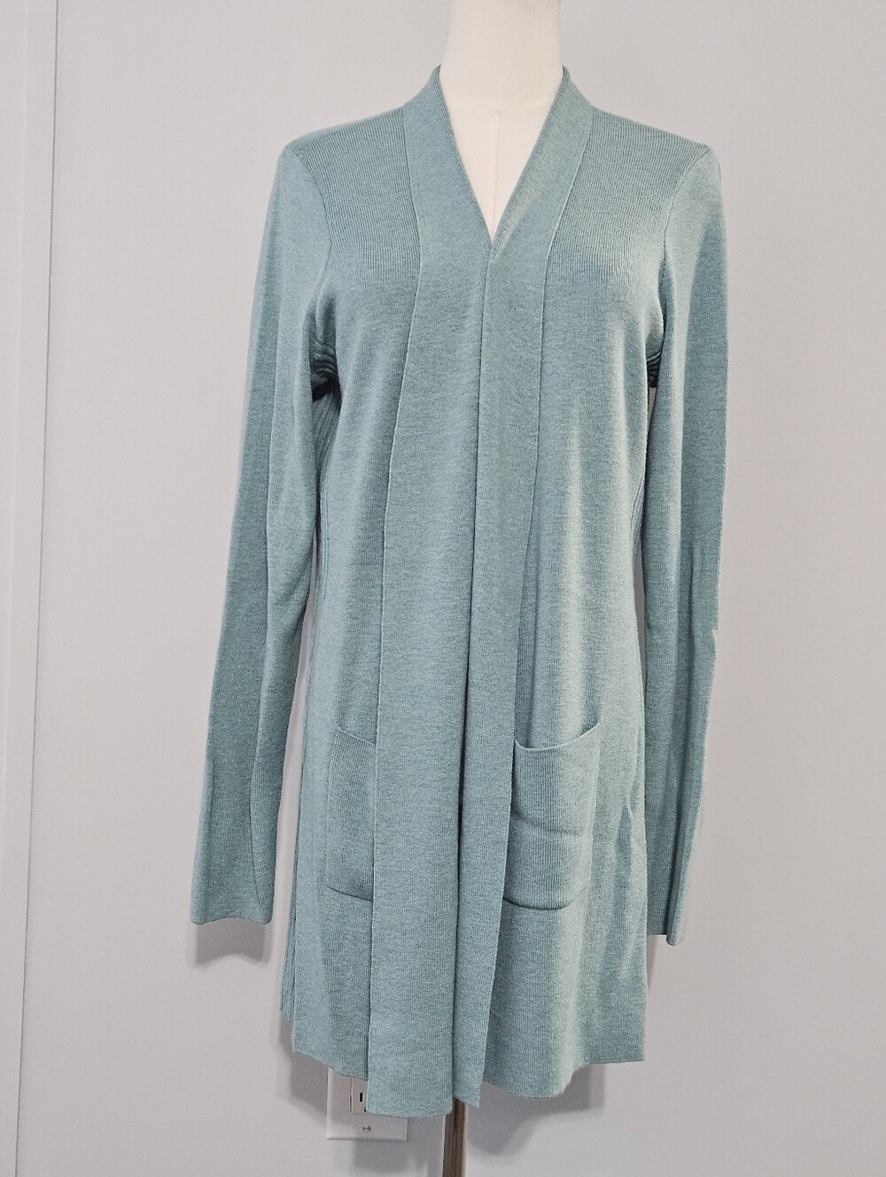 Orvis Size M Sea Foam Green Knit Long-Sleeved Open Front Womens Long Cardigan Sw